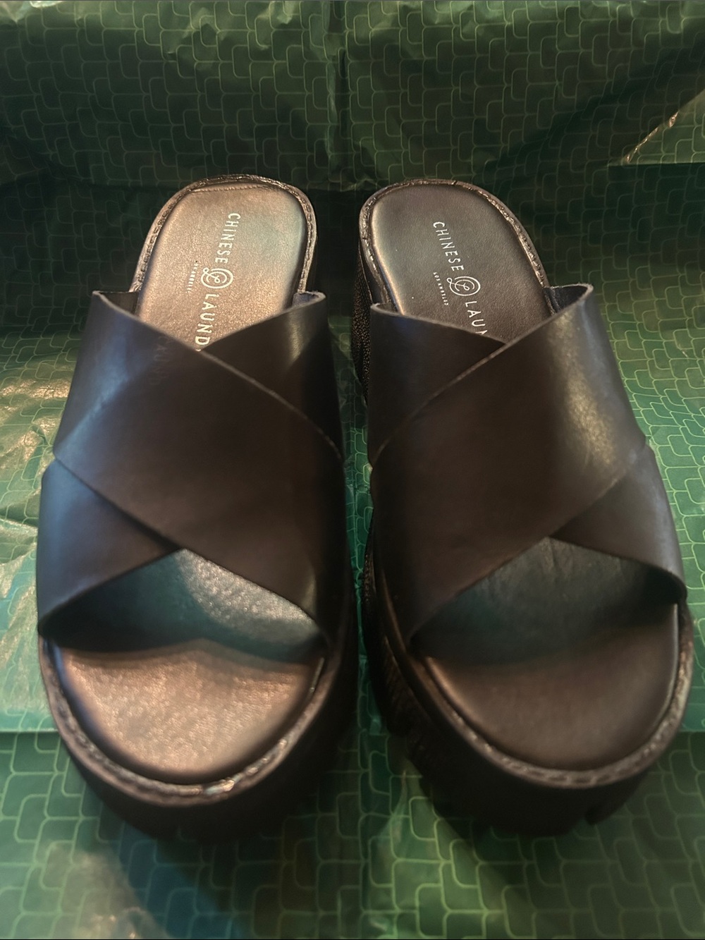 Chinese Laundry Black Crisscross Platform Slides